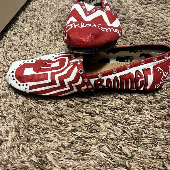 OU customized Tom’s - Picture 2 of 5